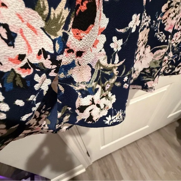 Roz & Ali Navy Floral Blouse - Picture 6 of 9